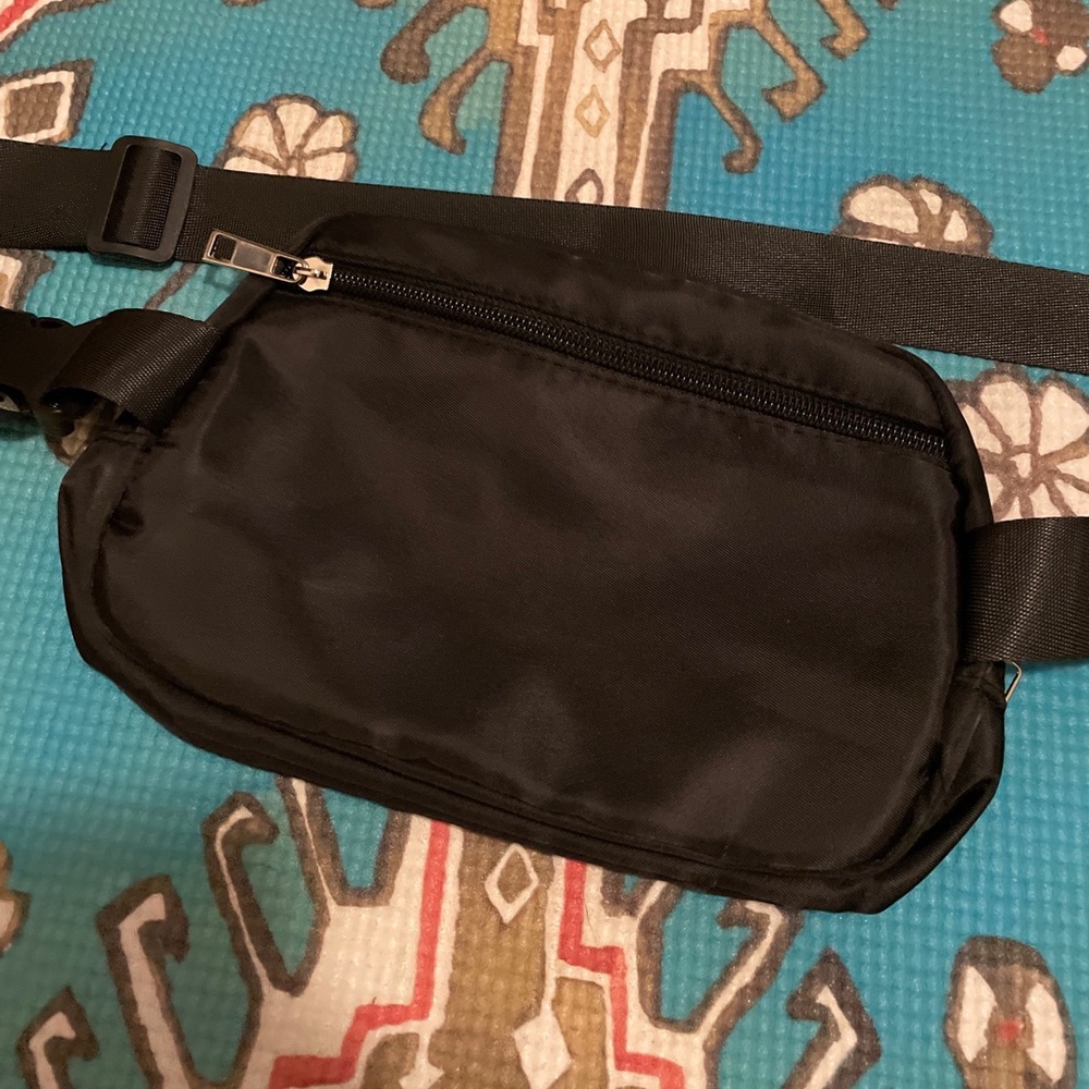 Lululemon DUPE unbranded belt bag fanny pack